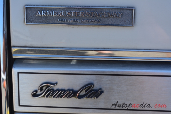 Lincoln Town Car 1st generation 1981-1989 (1988 Ambruster/Stageway Embassy stretch limousine 4d), rear emblem  