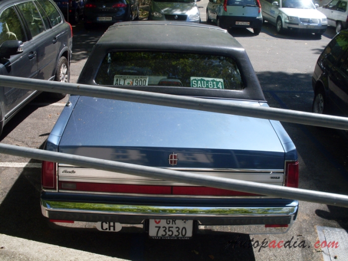 Lincoln Town Car 1st generation 1981-1989 (1988 Signature Serie sedan 4d), rear view