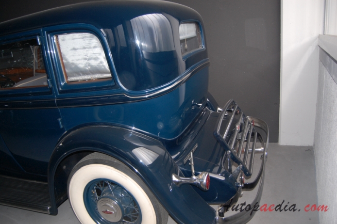 Lincoln K-series 1931-1942 (1932 saloon 4d), rear view