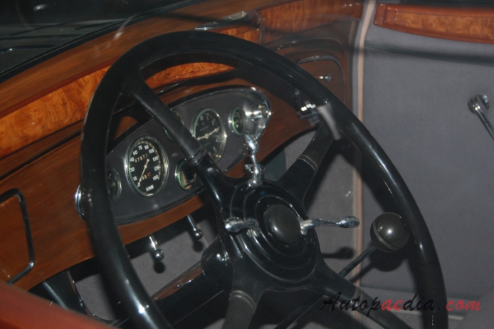 Lincoln K-series 1931-1942 (1932 saloon 4d), interior