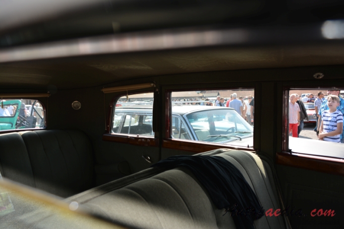 Lincoln K-series 1931-1942 (1934 limuzyna 4d), wnętrze