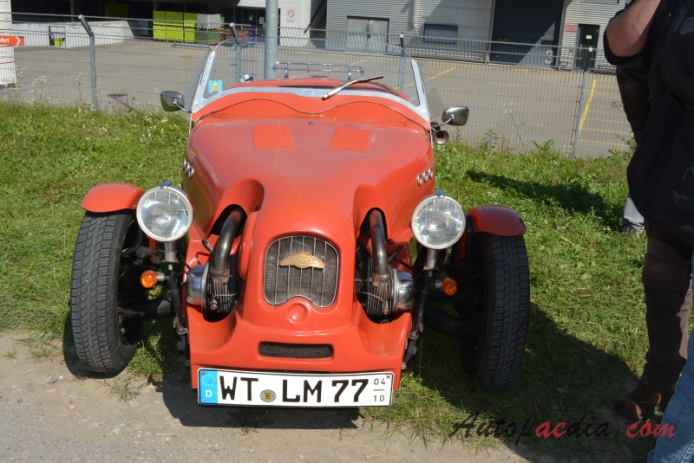 Lomax 224 198x-200x (roadster 2d), front view