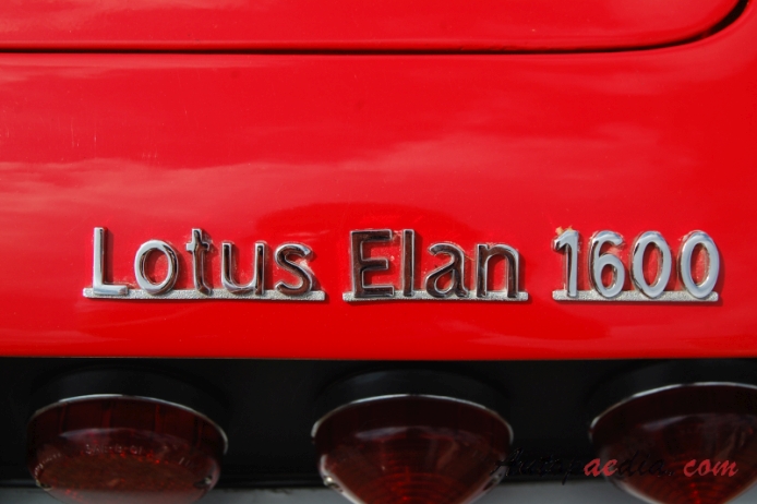 Lotus Elan 1962-1975 (1964 Lotus Elan 1600 typ 26 roadster 2d), emblemat tył 