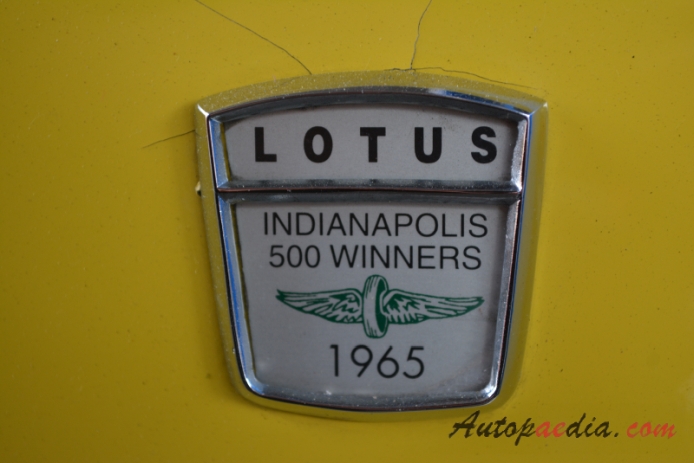 Lotus Elan 1962-1975 (1967 Lotus Elan S3 SE typ 26 roadster 2d), emblemat bok 