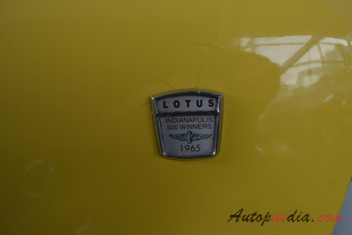 Lotus Elan 1962-1975 (1967 Lotus Elan S3 SE typ 26 roadster 2d), emblemat bok 