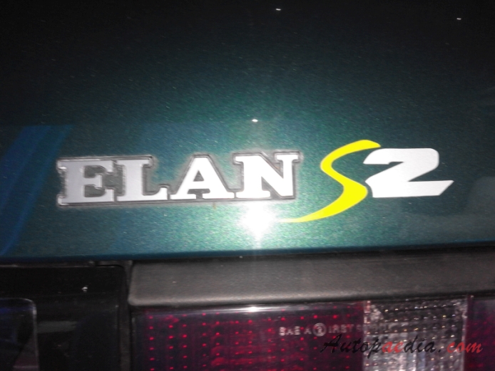 Lotus Elan M-100 1989-1995 (1995 Lotus Elan S2 1588ccm roadster 2d), rear emblem  