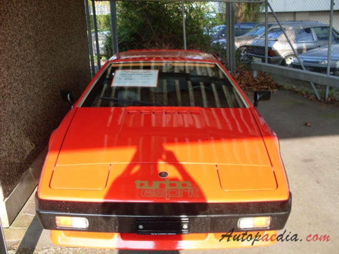 Lotus Esprit 1976-2004 (1981 S3 Turbo), przód