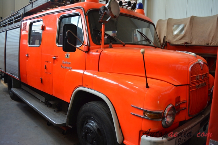MAN Ponton-Kurzhauber 1. generacja 1956-1972 (450 HA-LF 16 Berliner Feuerwehr wóz strażacki), prawy przód
