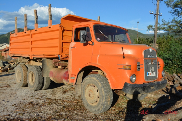 MAN Ponton-Kurzhauber 1st generation 1956-1972 (6x6 dump truck), right front view