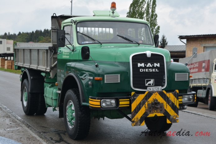 MAN Ponton-Kurzhauber 2nd generation 1969-1994 (1972-1994 MAN 19.280 Weidmann Transporte Greifensee 4x4 dump truck), right front view