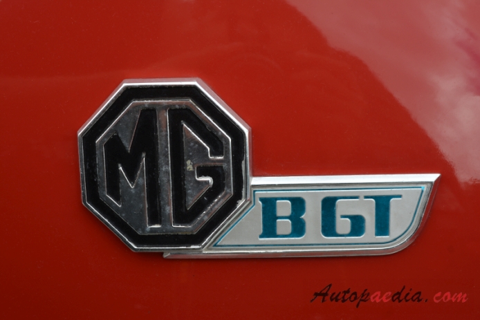 MG MGB Mk III 1972-1974 (GT Coupé 2d), rear emblem  