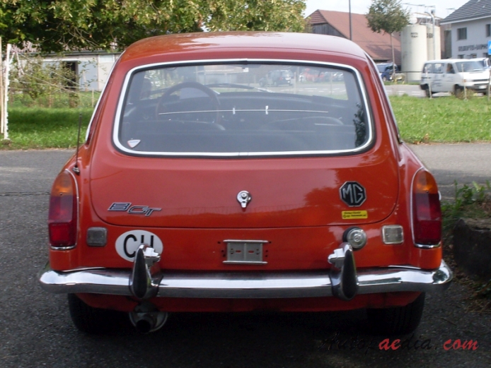 MG MGB Mk II 1967-1971 (1971 GT), rear view