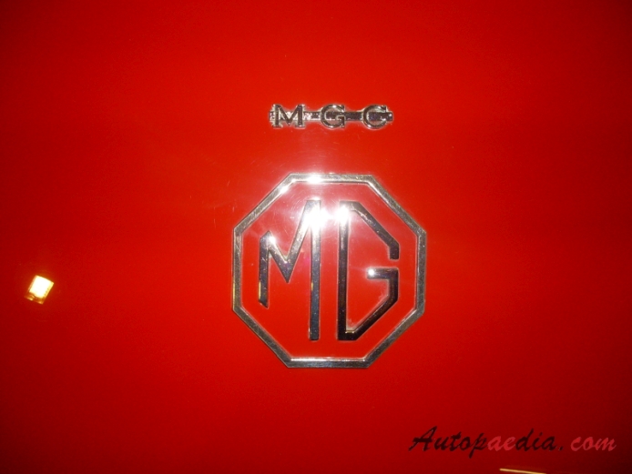 MG MGC 1967-1969 (1970 roadster), rear emblem  