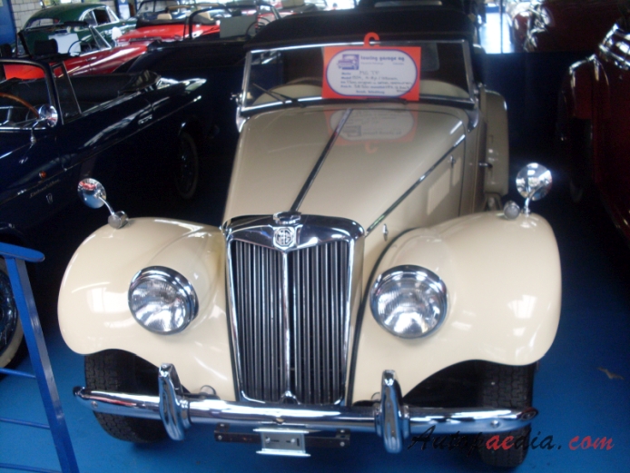 MG TF 1953-1955 (1954 1250cc roadster 2d), front view
