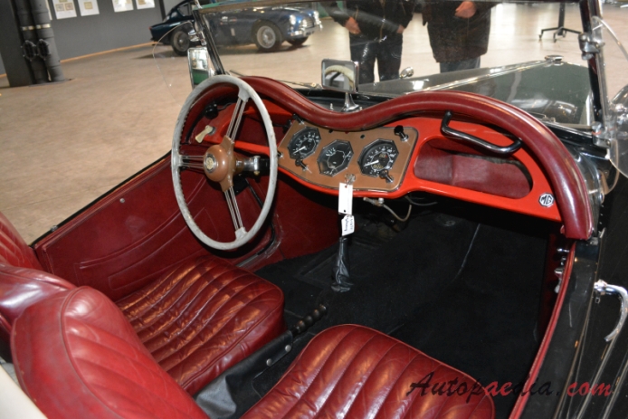 MG TF 1953-1955 (1954 roadster 2d), wnętrze
