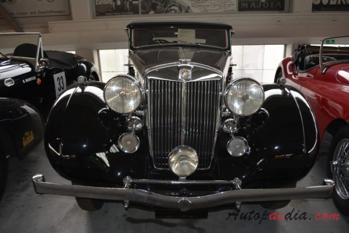 MG WA 1938-1939 (1939 Reinbold & Christe cabriolet 2d), front view