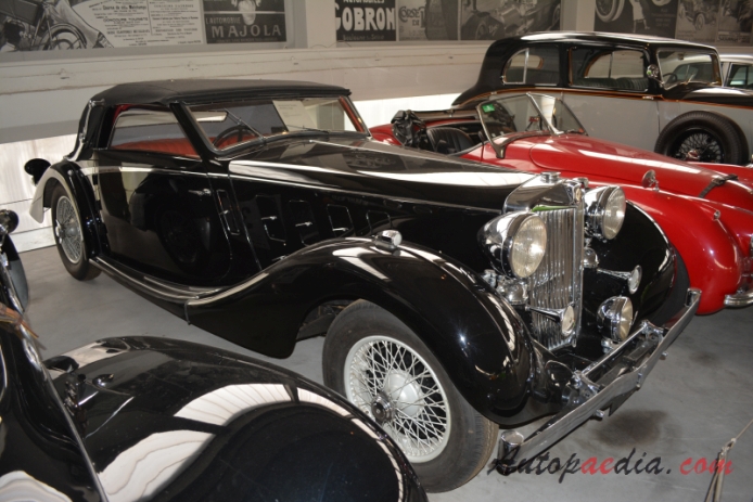 MG WA 1938-1939 (1939 Reinbold & Christe cabriolet 2d), prawy przód