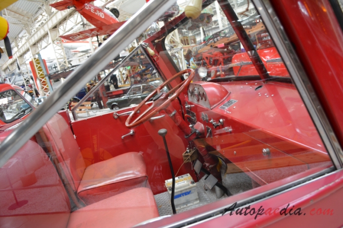 Mack C75 1961 (fire engine), interior