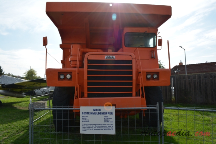 Mack unknown model 1969 (dump truck), front view