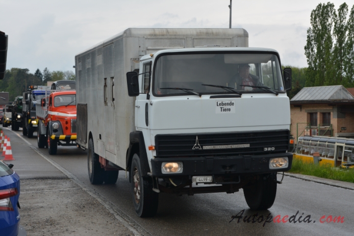 Magirus-Deutz D-Frontlenker (COE) 1963-1987 (1970-1973 Magirus 320 D 19 4x2 box truck), right front view