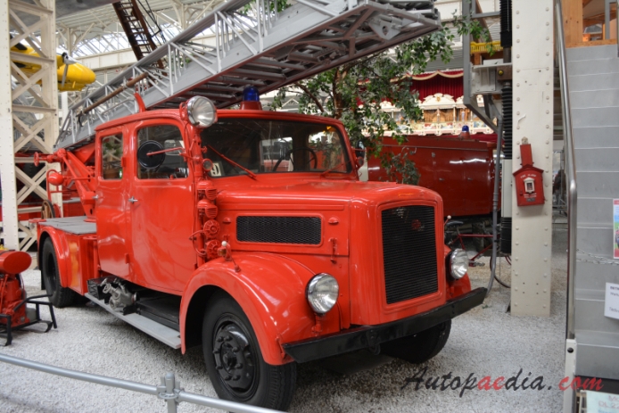 Magirus-Deutz Eckhauber 1. generacja 1946-1954 (1951 DL 22S 3500 wóz strażacki), prawy przód