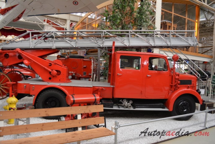 Magirus-Deutz Eckhauber 1. generacja 1946-1954 (1951 DL 22S 3500 wóz strażacki), prawy bok