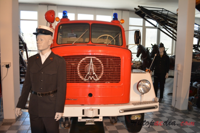 Magirus-Deutz Eckhauber 2. generacja 1953-1975 (1964 Mercur 150 A Feuerwehr Siglistorf wóz strażacki), przód