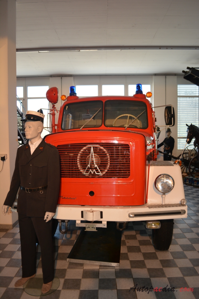 Magirus-Deutz Eckhauber 2. generacja 1953-1975 (1964 Mercur 150 A Feuerwehr Siglistorf wóz strażacki), przód