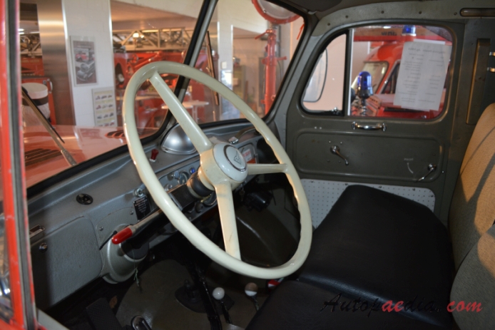 Magirus-Deutz Eckhauber 2. generacja 1953-1975 (1964 Mercur 150 A Feuerwehr Siglistorf wóz strażacki), wnętrze