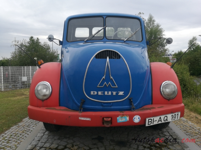 Magirus-Deutz Rundhauber 1951-1967 (1953 Quakernack flatbed truck), front view