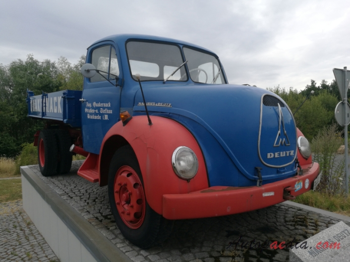 Magirus-Deutz Rundhauber 1951-1967 (1953 Quakernack flatbed truck), right front view