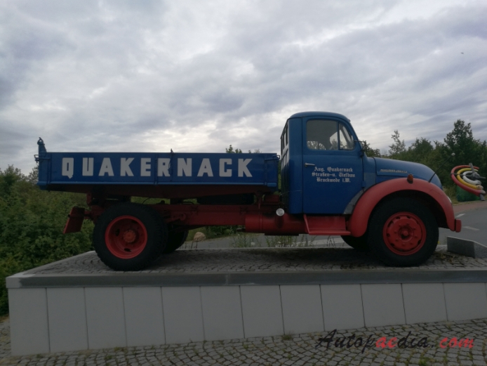 Magirus-Deutz Rundhauber 1951-1967 (1953 Quakernack flatbed truck), right side view