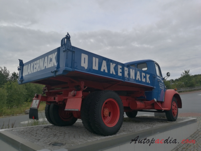Magirus-Deutz Rundhauber 1951-1967 (1953 Quakernack flatbed truck), right rear view
