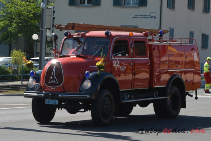 Magirus-Deutz Rundhauber 1951-1967 (1957 FA 3500/6 TFL Tanklöschfahrzeug Stadt Luzern fire engine), left front view