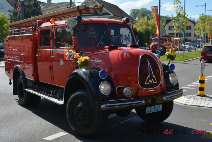 Magirus-Deutz Rundhauber 1951-1967 (1957 FA 3500/6 TFL Tanklöschfahrzeug Stadt Luzern wóz strażacki), prawy przód