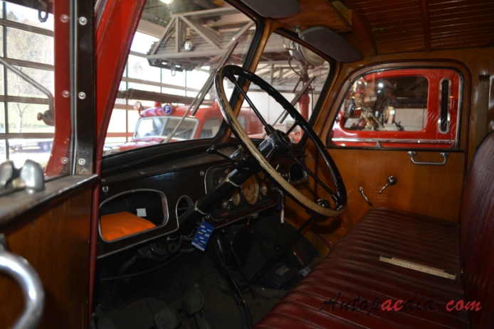 Magirus-Deutz Rundhauber 1951-1967 (195x Betriebsfeuerwehr Nutzfahrzeuge Werner Gehrig fire engine), interior