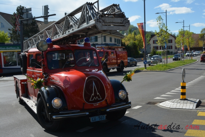 Magirus-Deutz Rundhauber 1951-1967 (1960 DL30 F Mercur 125 Autodrehleiter Feuerwehr Stadt Luzern fire engine), right front view