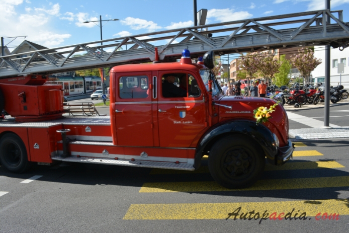 Magirus-Deutz Rundhauber 1951-1967 (1960 DL30 F Mercur 125 Autodrehleiter Feuerwehr Stadt Luzern wóz strażacki), prawy bok