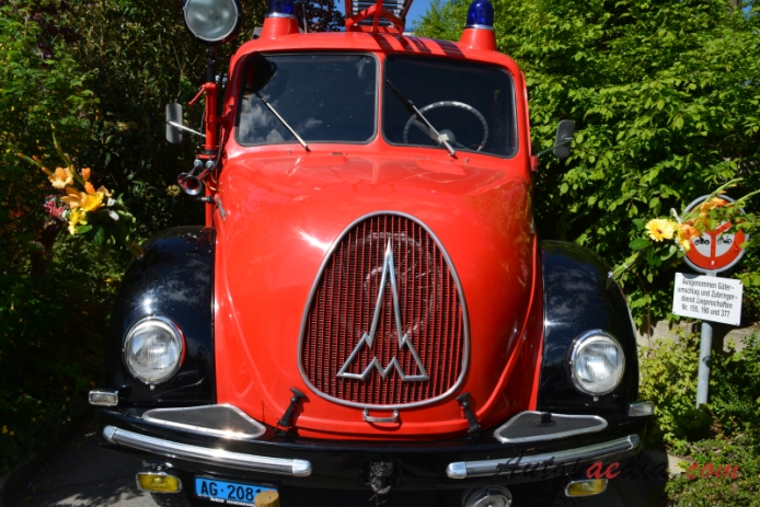 Magirus-Deutz Rundhauber 1951-1967 (1961 Stadt Lenzburg fire engine), front view