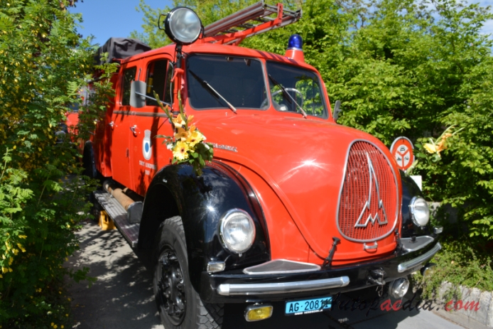 Magirus-Deutz Rundhauber 1951-1967 (1961 Stadt Lenzburg wóz strażacki), prawy przód