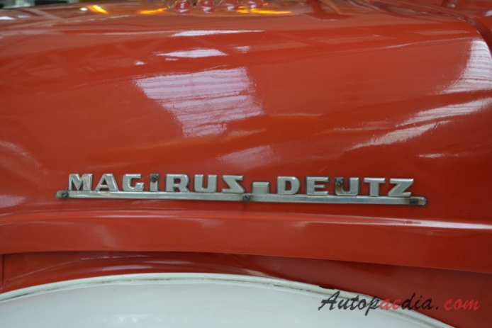 Magirus-Deutz Rundhauber 1951-1967 (1962 Sirius DL 30 Stadt Heilbronn Feuerwehr wóz strażacki), emblemat bok 
