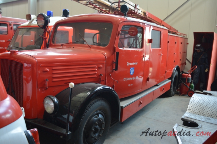 Magirus ciężarówka 1916-1945 (1941 F 4 M 514 SLG LF15 Feuerwehr Offenbach/a.M wóz strażacki), lewy przód