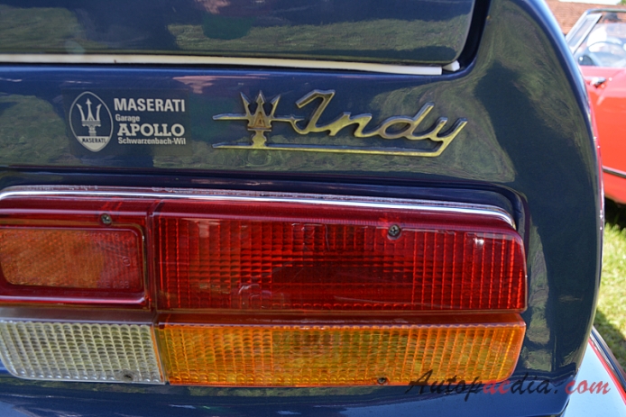 Maserati Indy 1969-1975 (1971 4700 V8 Coupé 2d), rear emblem  