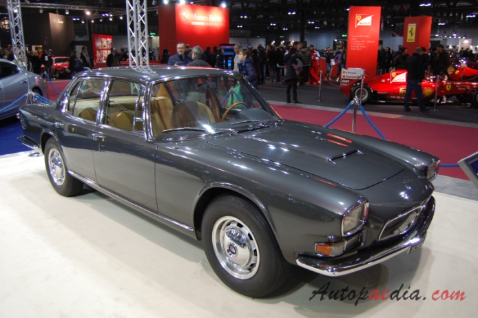 Maserati Quattroporte I 1963-1970 (1963-1965 1. series sedan 4d), prawy przód