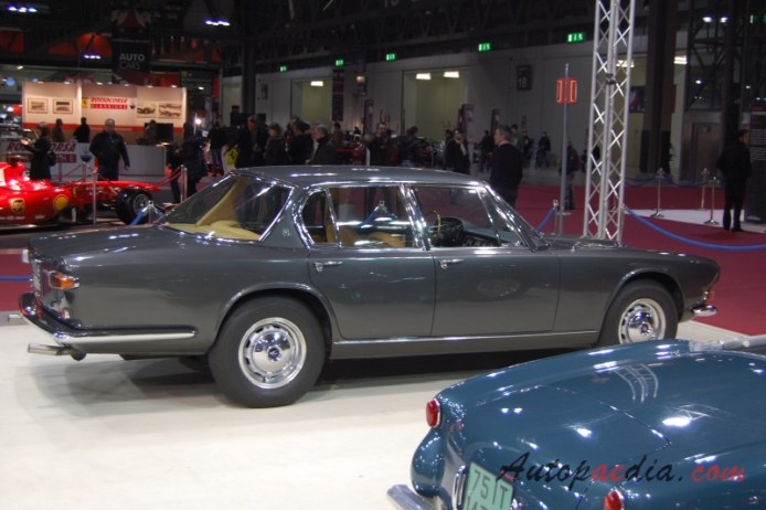 Maserati Quattroporte I 1963-1970 (1963-1965 1. series sedan 4d), prawy bok