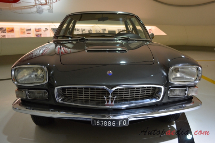 Maserati Quattroporte I 1963-1970 (1965 1. series sedan 4d), przód