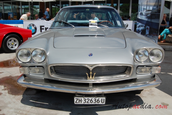 Maserati Quattroporte I 1963-1970 (1966-1970 2. series sedan 4d), przód