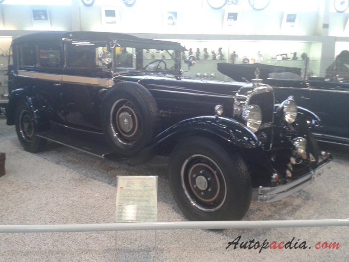 Maybach DS7 Zeppelin 1930-1934 (1930 limousine 4d), right front view