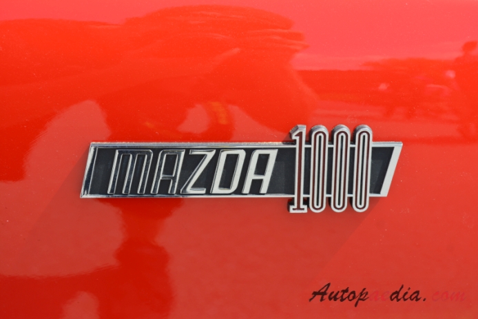 Mazda 1000 1967-1977 (1973 FA2 sedan 2d), side emblem 
