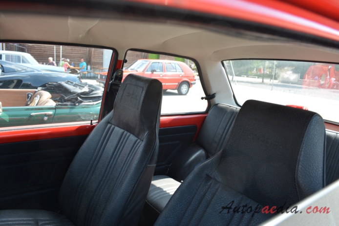 Mazda 1000 1967-1977 (1973 FA2 sedan 2d), interior